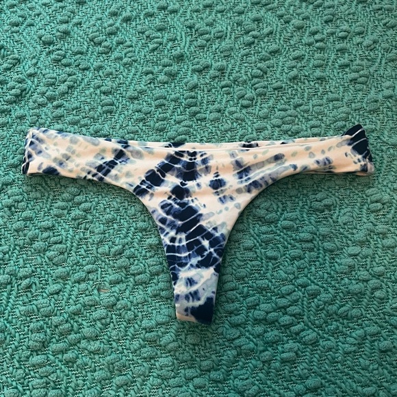 Victoria’s Secret Sexy Little Thong Bottoms - Picture 1 of 3